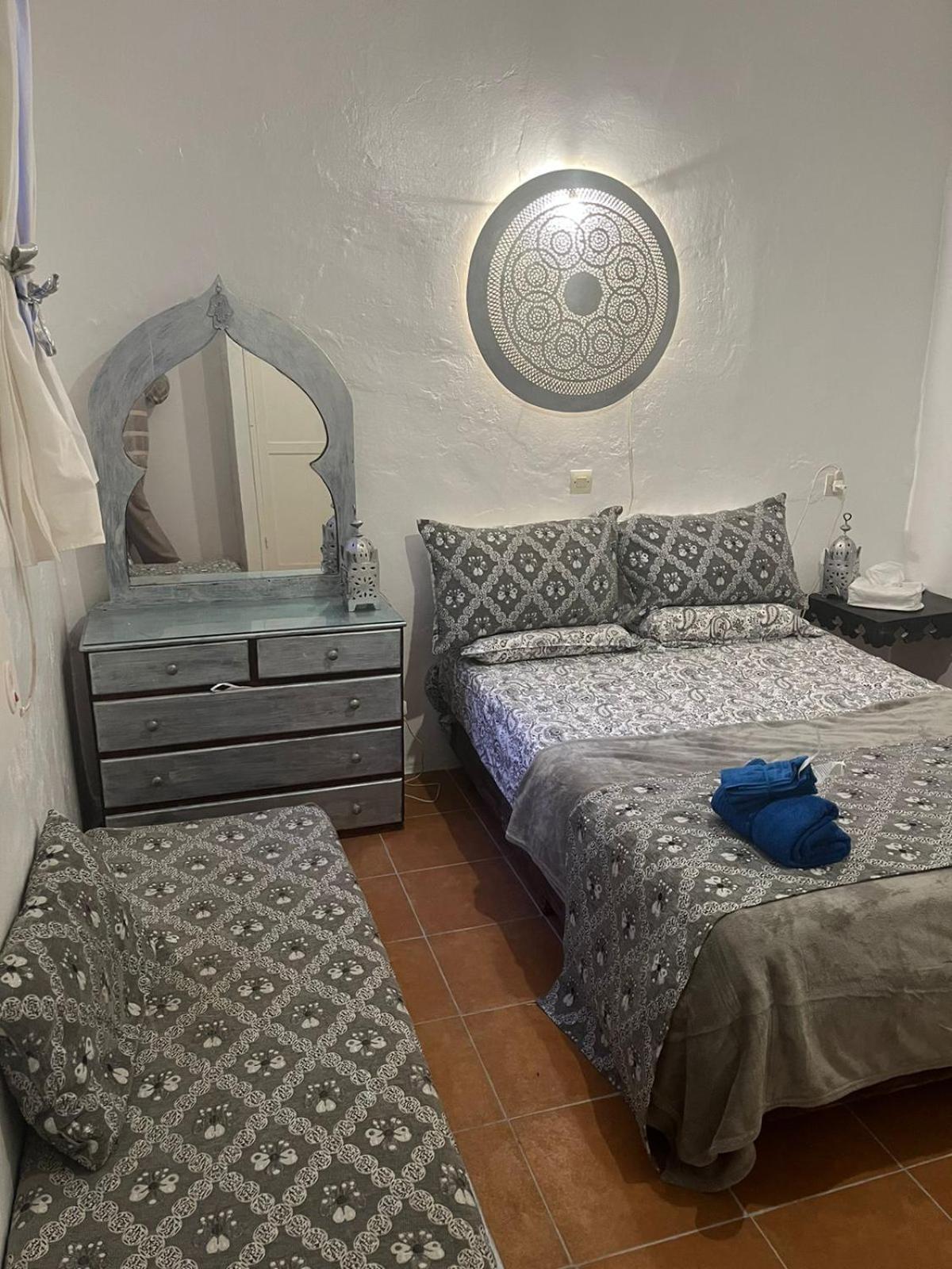 Hathor ,Casa Marroqui Con Dos Terrazas En La Medina Antigua , Ideal Parejas!! Wifi!! อซิลาห์ ภายนอก รูปภาพ